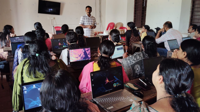 പ്രമാണം:ICT Textbook Training Class 9.png