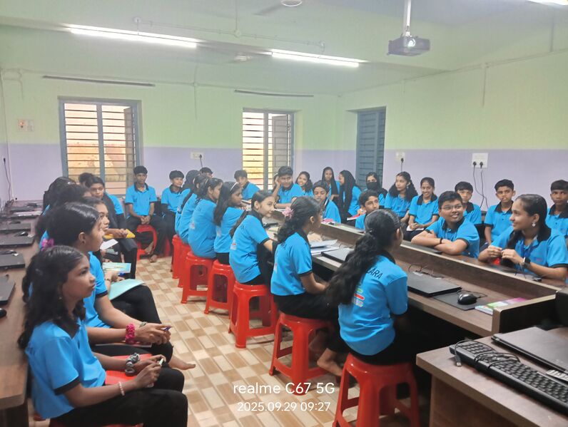 പ്രമാണം:Little kites preliminary camp 1.jpg