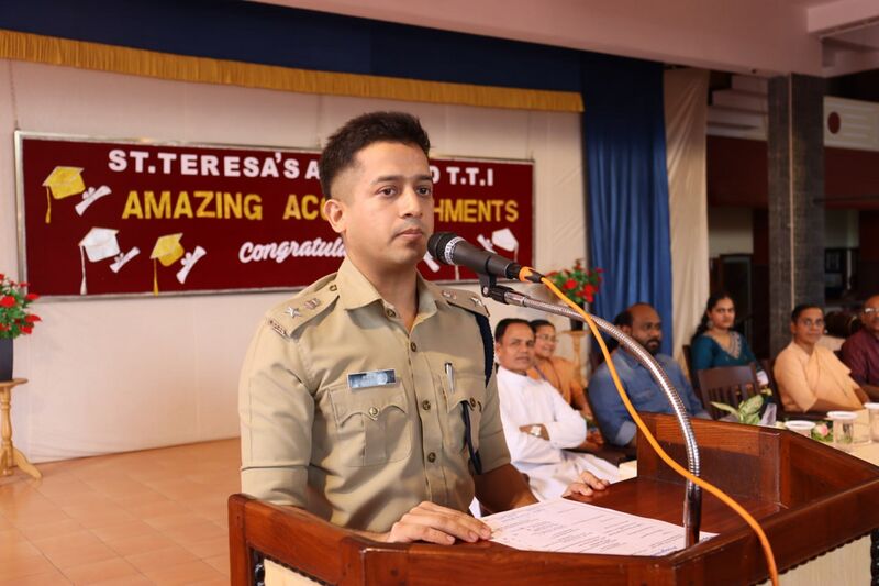 പ്രമാണം:Merit5 13006.jpeg