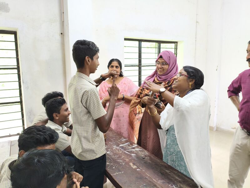 പ്രമാണം:Sign language day 904002.jpg