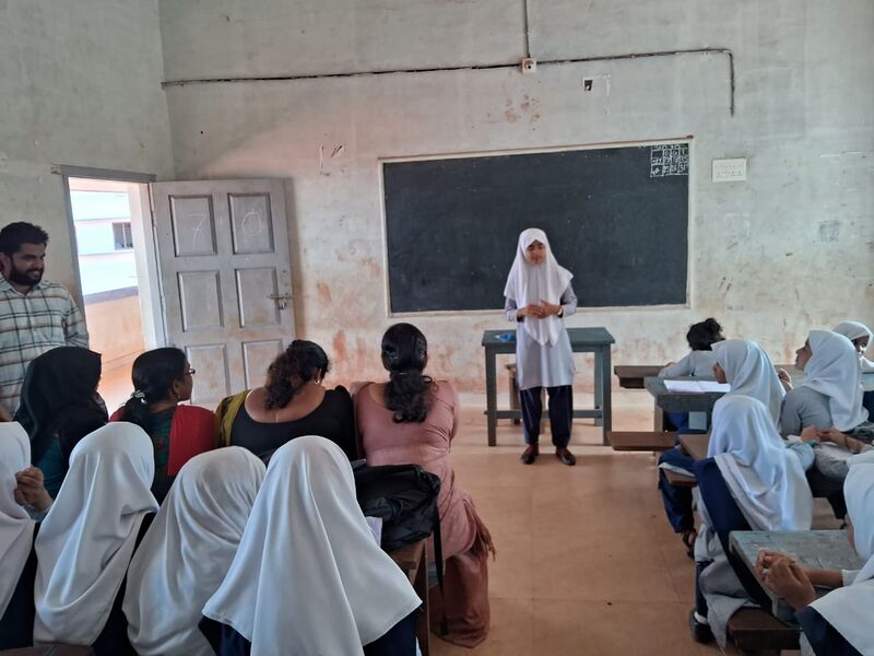 പ്രമാണം:11021 EnglishClub.jpg