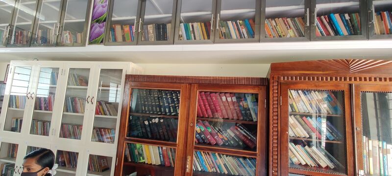 പ്രമാണം:15051 library 098.jpg