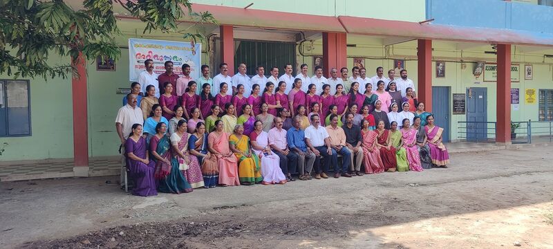 പ്രമാണം:15051 teachers 6.jpg