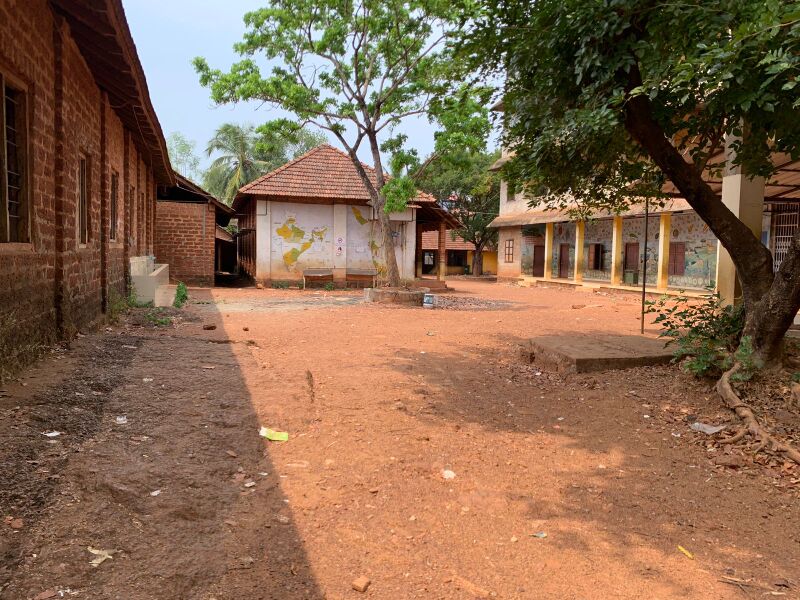 പ്രമാണം:19070 school building.jpg