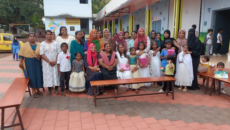 പ്രമാണം:19808-rakshithavum-kunjum vijayikal.jpeg