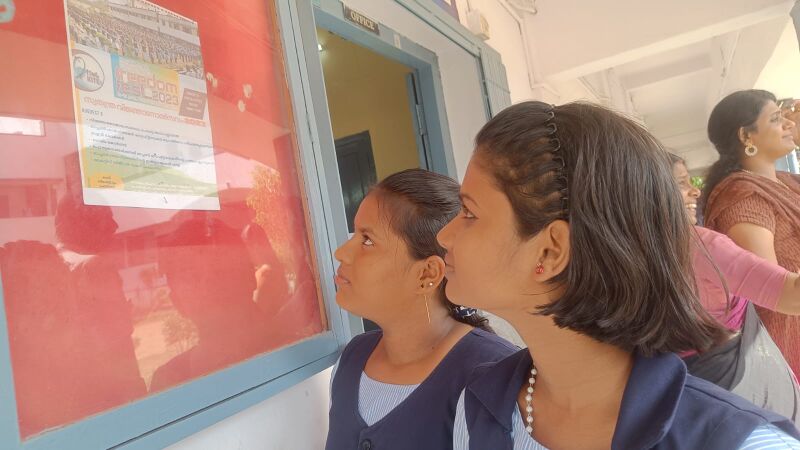 പ്രമാണം:21060-lk freedom 1.jpg