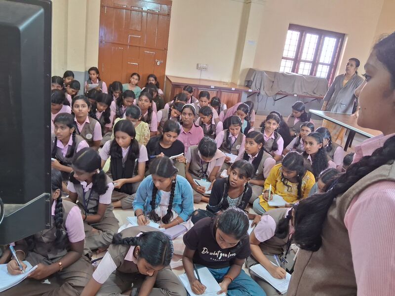 പ്രമാണം:23008-littlekites-exampreparation.jpg