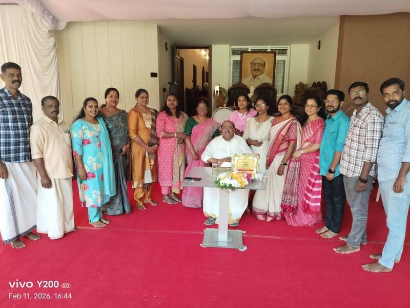 പ്രമാണം:38015 GS Padmaprize 2.jpg