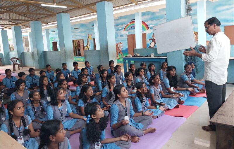 പ്രമാണം:44244 yoga1.jpg