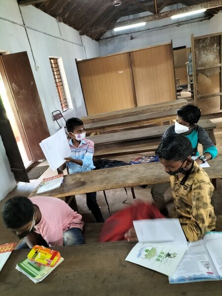 പ്രമാണം:BS21 KTM 33021 5.jpg