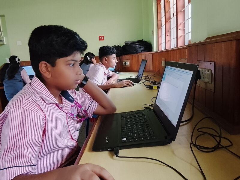 പ്രമാണം:Little kites exam 1.jpg