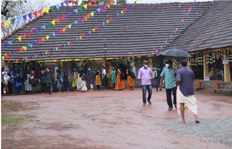 പ്രമാണം:എല്ലാവരും ക്ലാസ്സിലേക്ക്.jpg