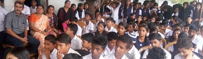 പ്രമാണം:12060 books8.jpg