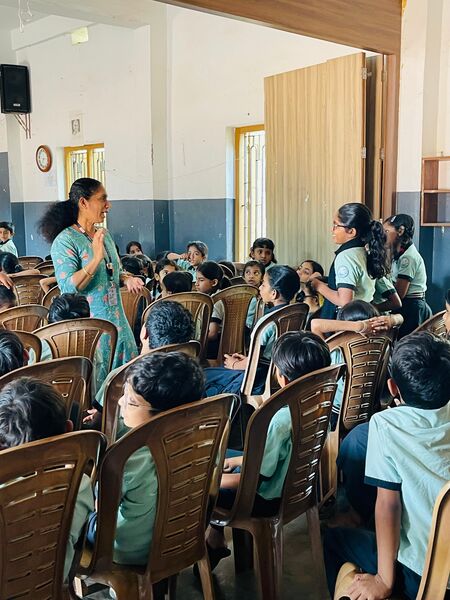 പ്രമാണം:12323 Health Class Interaction.jpg