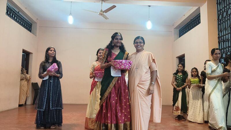 പ്രമാണം:16002 onam6 25.jpg