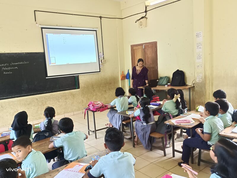 പ്രമാണം:18471 Smart class 1.jpg