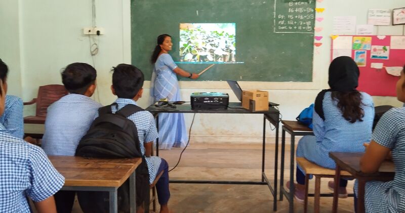 പ്രമാണം:19676 HiTech Lab2.jpg