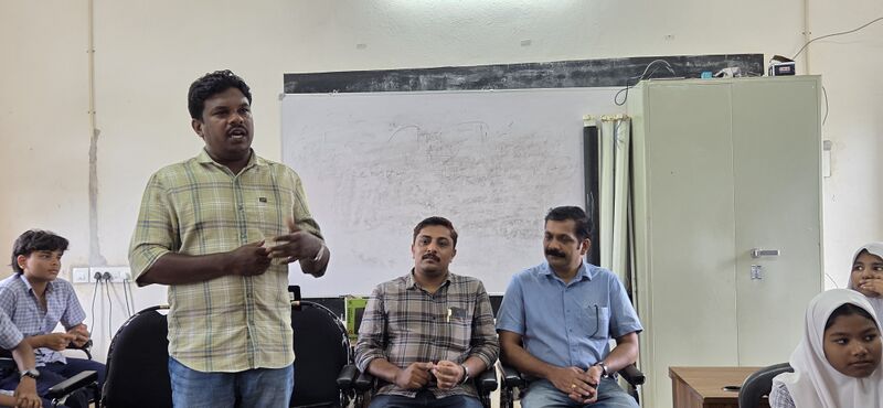 പ്രമാണം:19868-LK School camp-Inauguration session.jpg