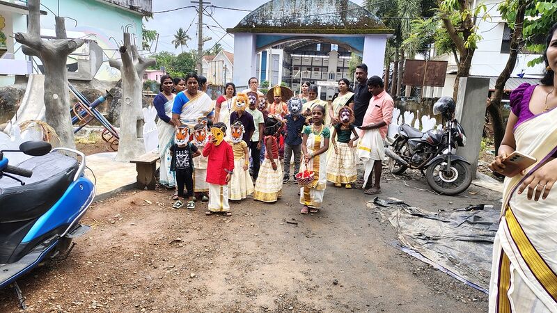 പ്രമാണം:22202 onam.resized.jpg