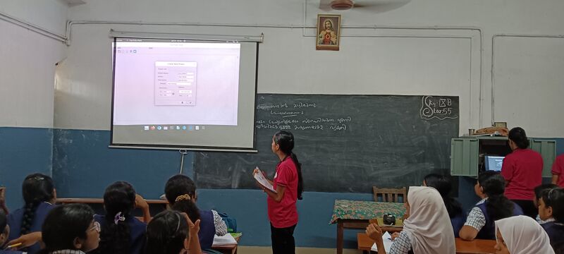 പ്രമാണം:25045-it training cls1.jpg