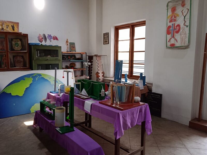 പ്രമാണം:28342science lab.jpeg