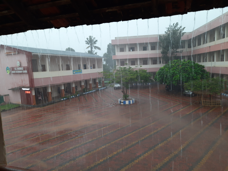 പ്രമാണം:37013 school campus.png