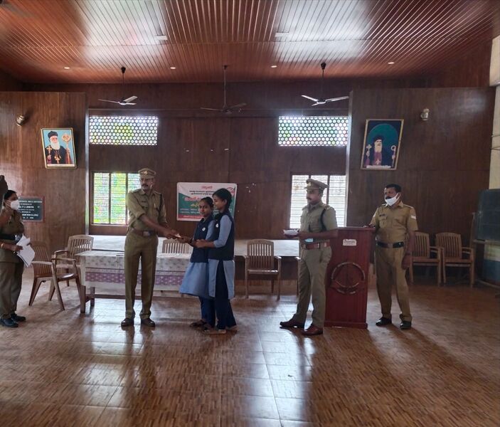 പ്രമാണം:38047 LahariVirudhaPrize1.jpg