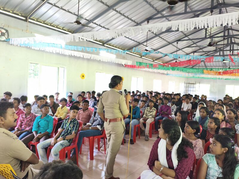 പ്രമാണം:39259-no drugs.jpg