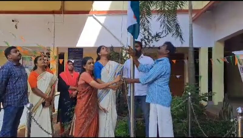 പ്രമാണം:44018 id 3.jpg