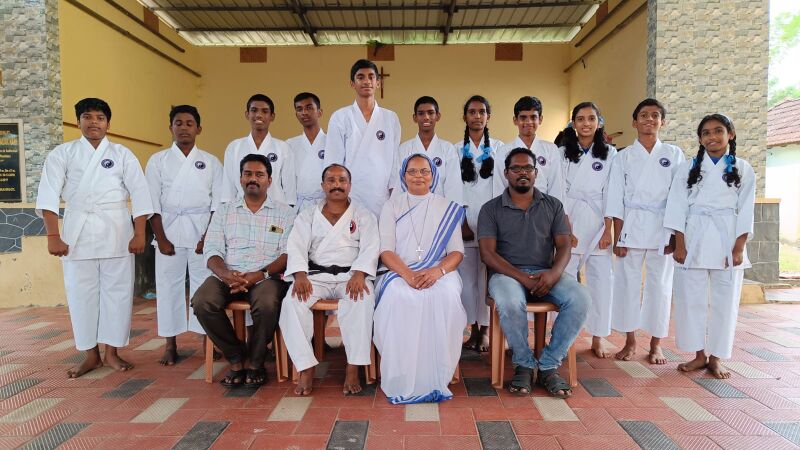 പ്രമാണം:Caratte 35052 22.jpg