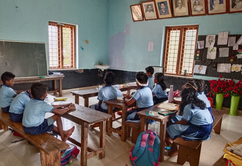 പ്രമാണം:Classroom 23533.jpg