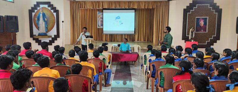 പ്രമാണം:Expert class syamlal 35052 233.jpg