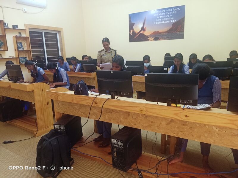 പ്രമാണം:Hitech my school.jpg