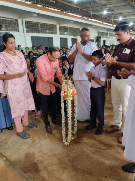 പ്രമാണം:12045 VAYANADINAM5.jpeg