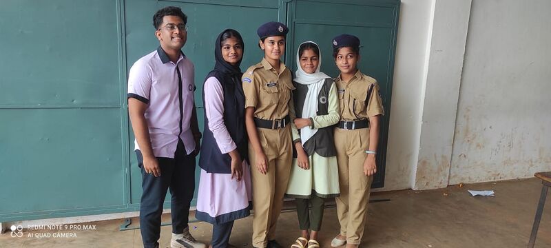 പ്രമാണം:19075 schoolellittlekites5.jpg