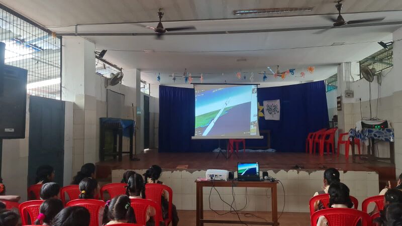 പ്രമാണം:26262 hitec image1.jpg