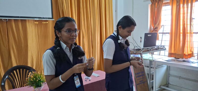 പ്രമാണം:33003 robo2.jpeg