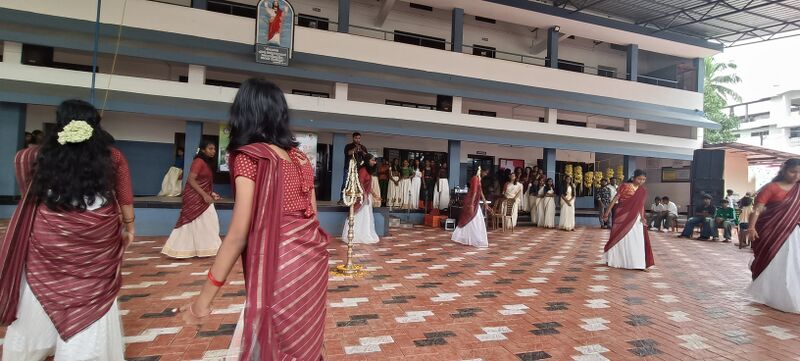 പ്രമാണം:34046 th4.jpg