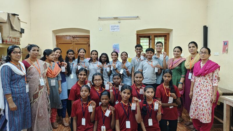 പ്രമാണം:38102-ele 1.jpg