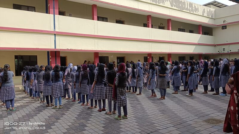 പ്രമാണം:41090 school assembly2.jpg