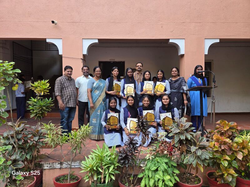 പ്രമാണം:41101 TKMHSS State kalolsavam(1).jpg