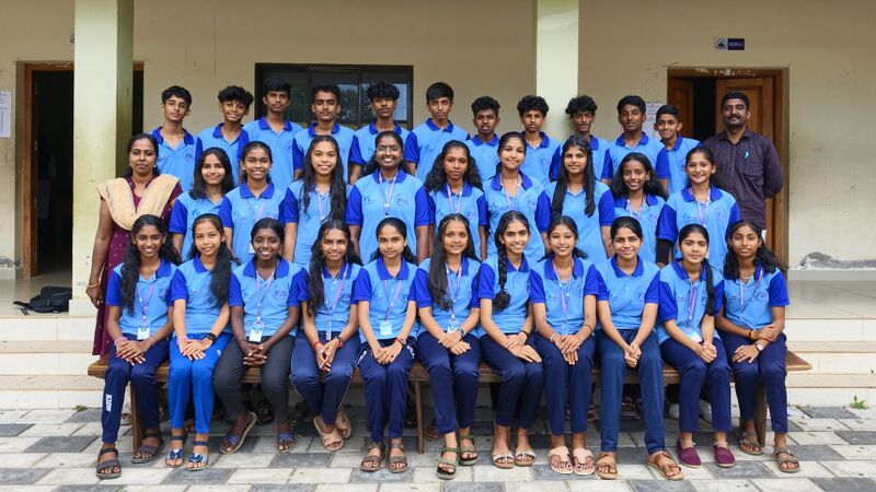 പ്രമാണം:42011 LK24-27 groupphoto.jpg