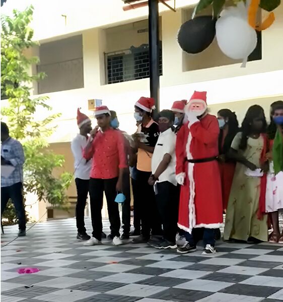 പ്രമാണം:44035 christmas pic.jpg