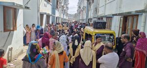 44223 inde 25 crowd flat.jpg