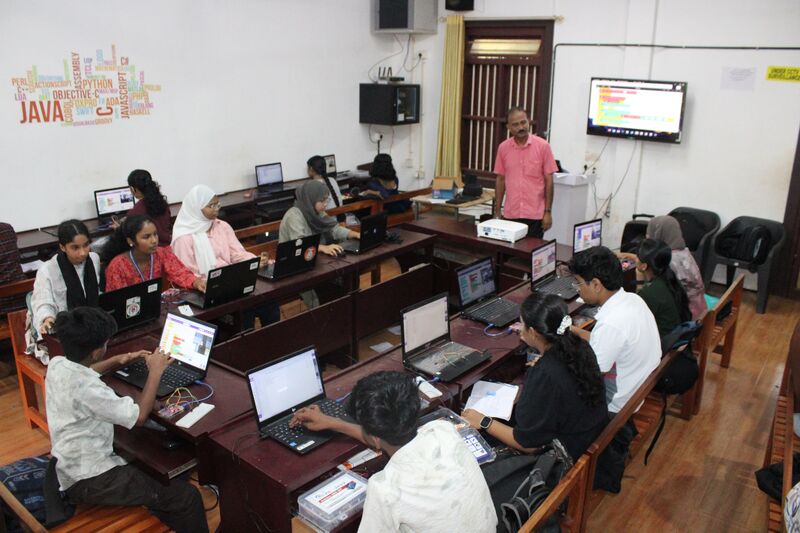 പ്രമാണം:14028 prog.jpg