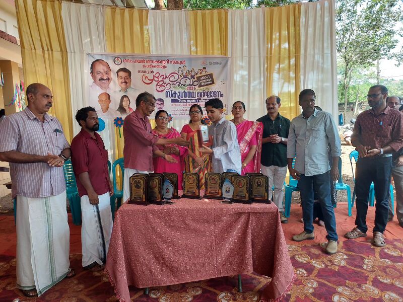 പ്രമാണം:17062 pravesanothsavam6.jpg