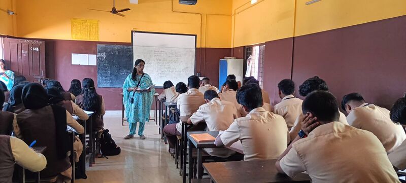 പ്രമാണം:21083 Hitech Classroom.jpeg