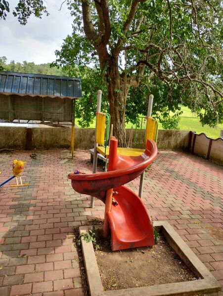 പ്രമാണം:24004 school children park.jpeg