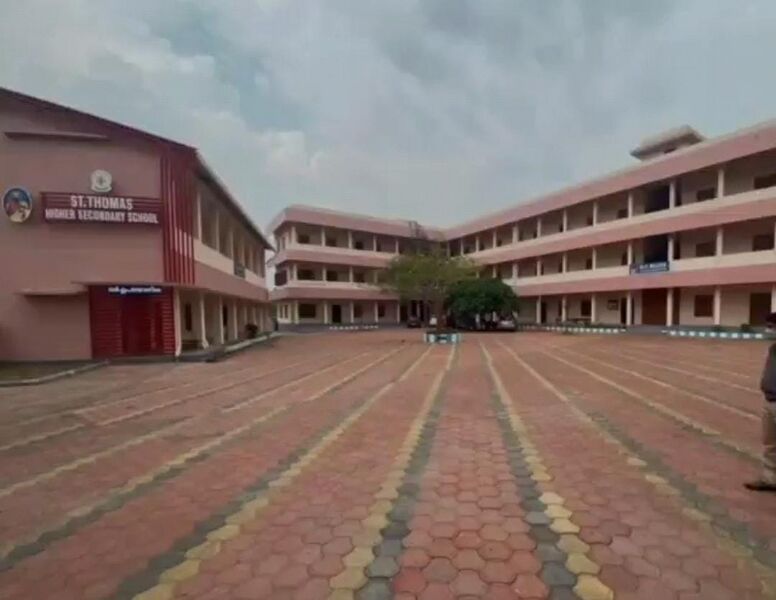 പ്രമാണം:37013 schoolpic.jpeg