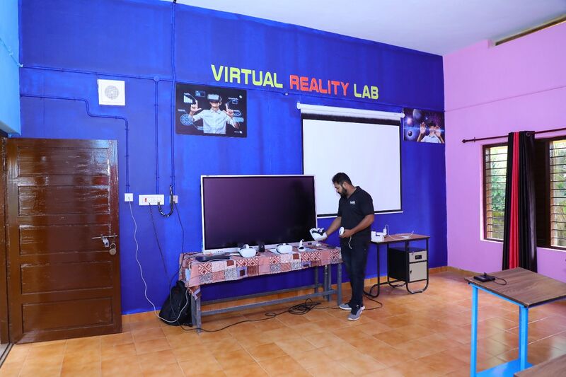 പ്രമാണം:38062 arvrlab 2022 1.jpeg